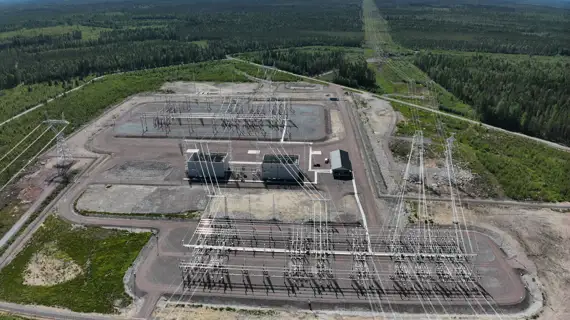 Caverion rakentaa Fingridille uuden 400 kV sähköaseman Pohjanmaalle Åbackaan sekä toteuttaa laajennukset Kajaanin Vuolijoen ja Muhoksen Pyhäselän sähköasemiin. Sopimusten yhteisarvo 18 miljoonaa euroa