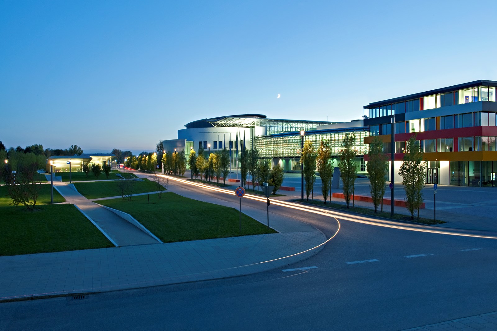 Faculty of Engineering at the campus Garching, source TU Muenchen.jpg