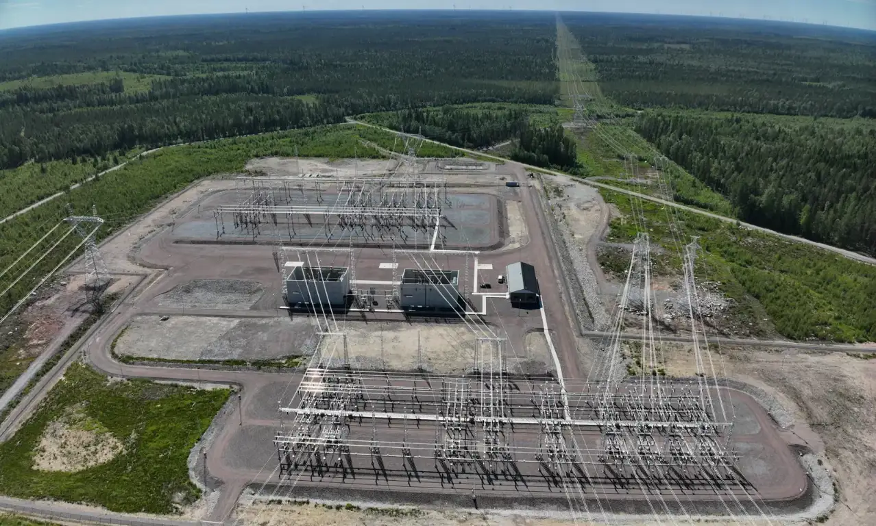 Caverion rakentaa Fingridille uuden 400 kV sähköaseman Pohjanmaalle Åbackaan sekä toteuttaa laajennukset Kajaanin Vuolijoen ja Muhoksen Pyhäselän sähköasemiin