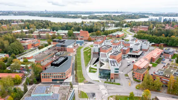 Caverion toteuttaa Aalto-yliopiston konesalihankkeen. Tavoitteena on turvata yliopiston tutkimukselle tärkeä tieteellisen laskennan kapasiteetti vastuullisesti ja kestävästi