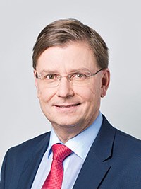 Martti Ala-Härkönen CFO (Talous, yrityskaupat ja IT) Henkilötiedot >> 