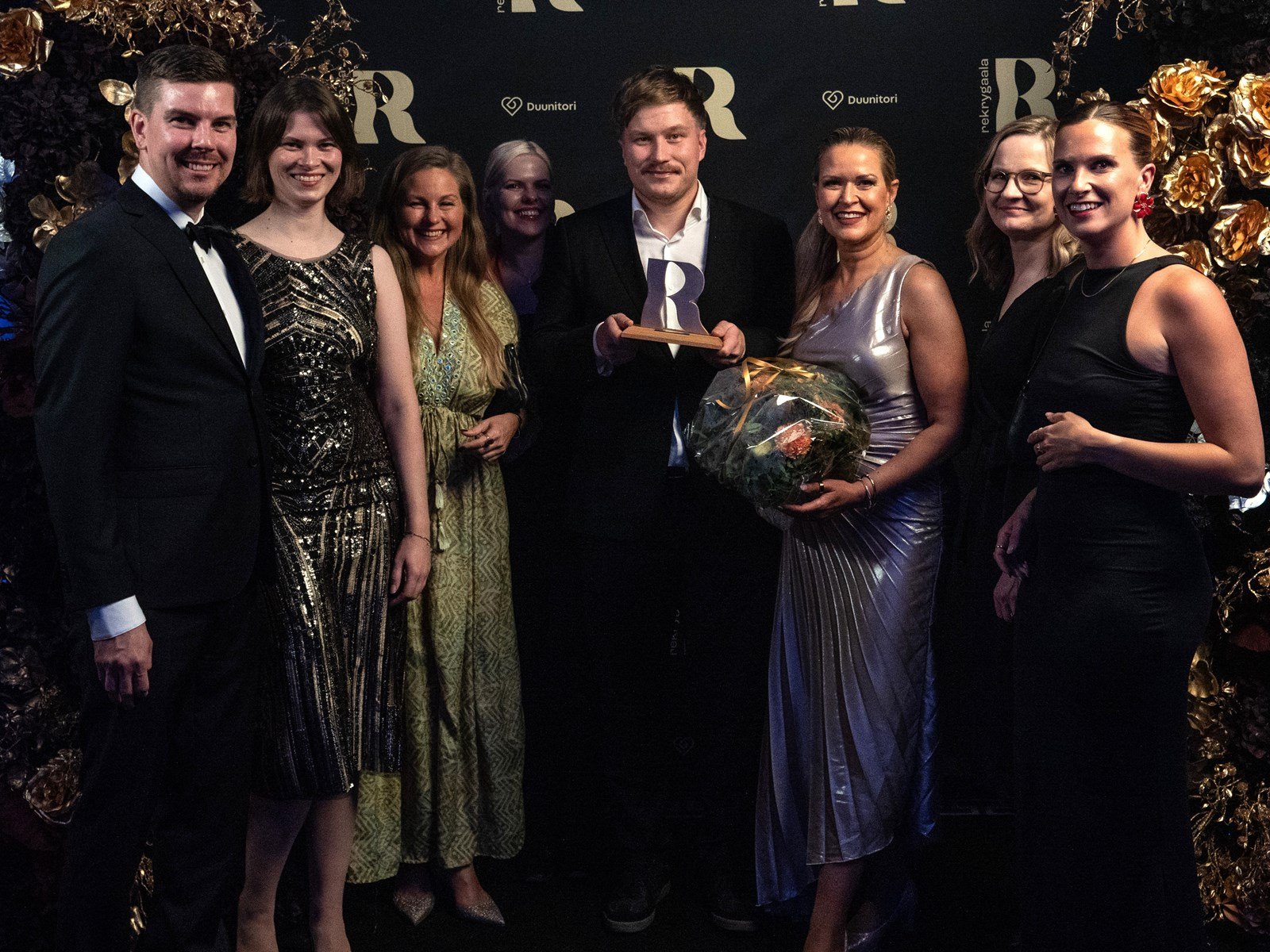 Kuvassa vasemmalta: Juho Linsuri, Charlotte Dahlström, Kaisa Korkala, Henna Kari (Troot), Joona Haatainen (Troot), Anne Paasikari, Minna Pakarinen ja Saga Storbacka